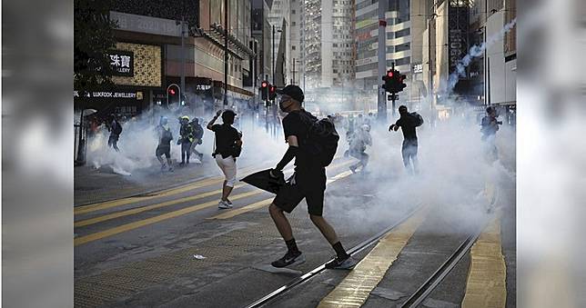 5個月發射最少9362枚催淚彈　港警坦言會釋出類戴奧辛毒物