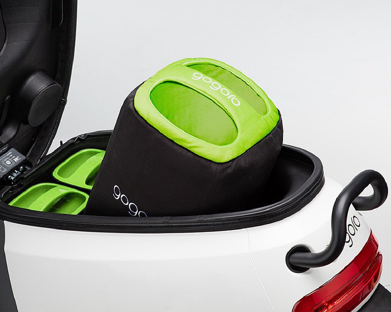 嚴選細緻密絲絨布；不掉色熱昇華印刷；刺繡工藝質感細膩；復刻經典電池造型