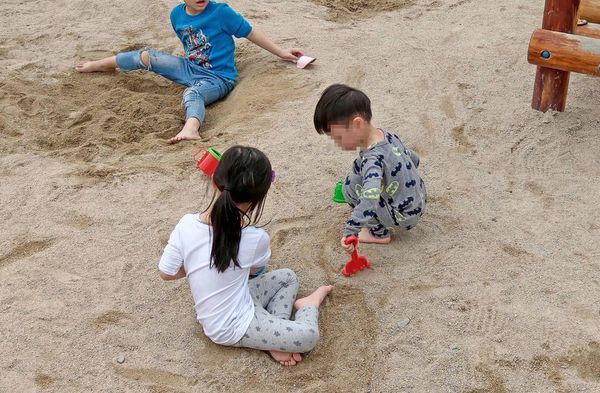 【台北景點】白雲公園-小孩愛不釋手，三種不同類型溜滑梯及多種盪鞦韆的特色公園