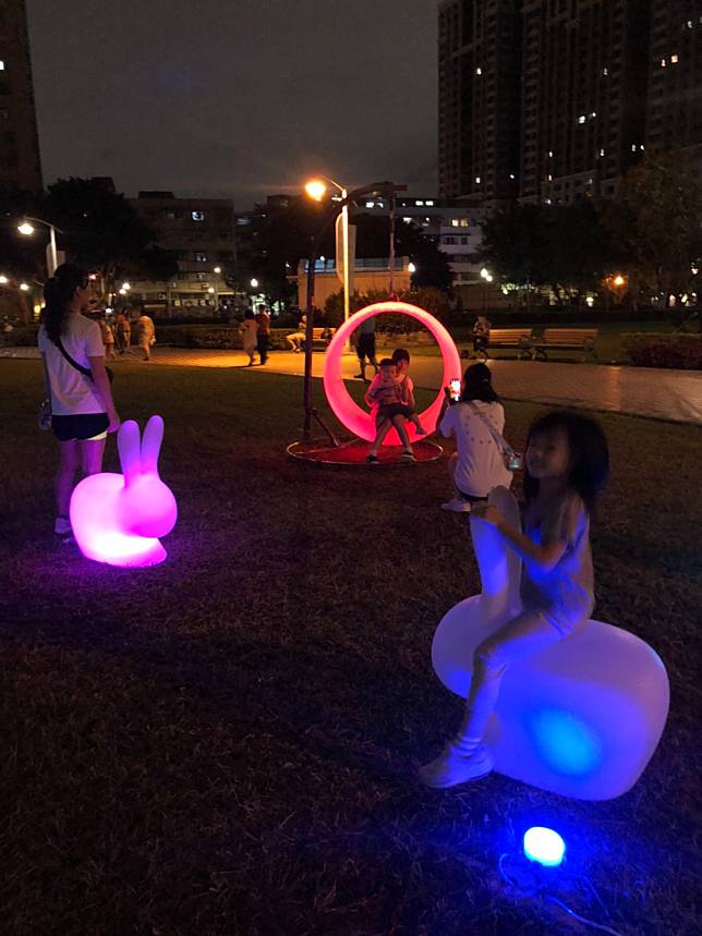 仁愛公園美麗的夜景（圖/ Melanie Yu）