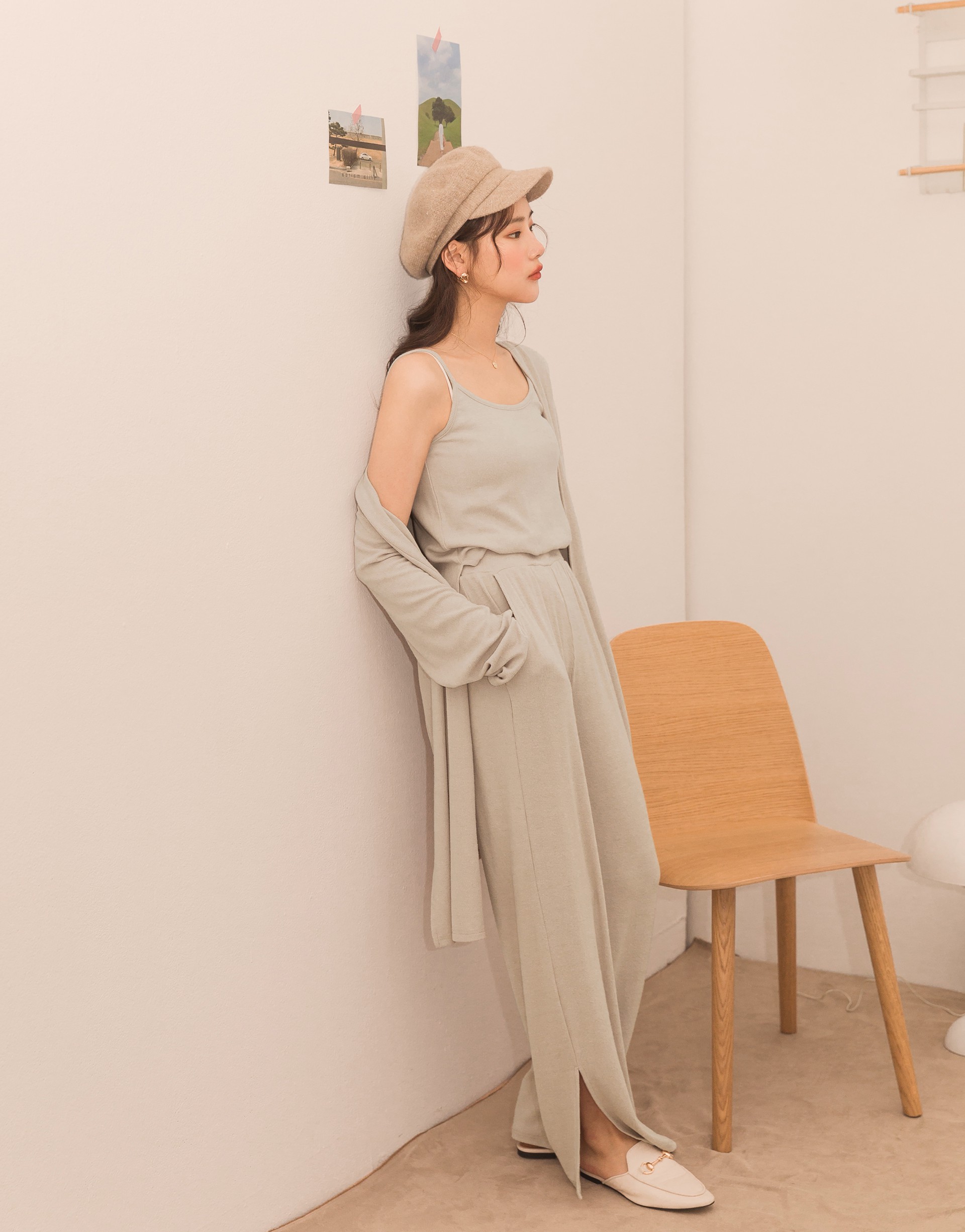 背心肩帶不可調/褲子鬆緊腰圍設計/有側口袋/舒適親膚質感布料