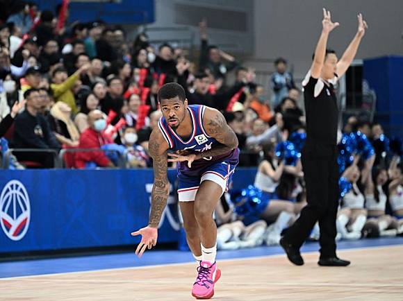 Adams scores 39 points to help Qingdao smash Nanjing - Xinhua