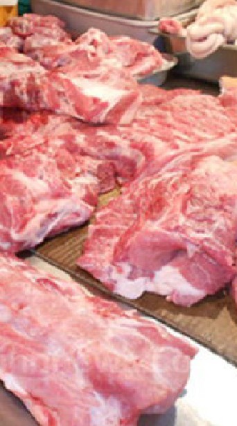 ลุงยุทธ-ป้าศรีขายหมู