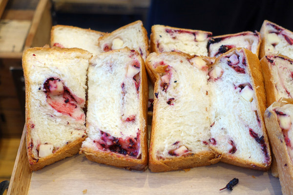 哈肯舖淨生吐司、桑葚優格吐司，使用聯華潔淨認證麵粉，成分天然、八大無添加，嚴選好食材低溫發酵手感烘焙，安心美味的生吐司