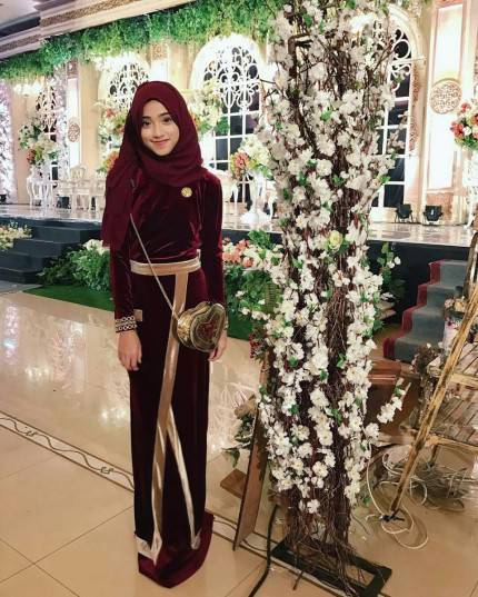 Contek 9 Inspirasi Prom Dress Buat Hijabers dari Para Selebgram 