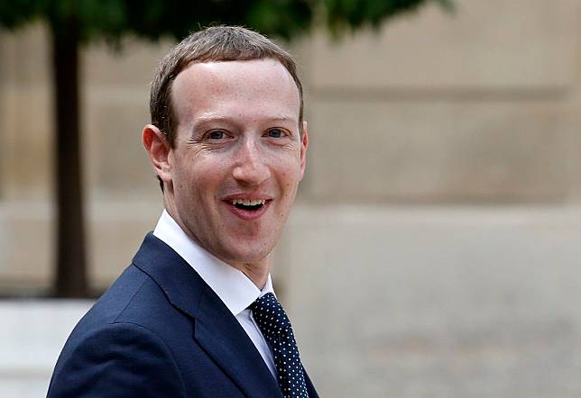 PARIS, FRANCE - MAY 23:  Facebook CEO Mark Zuckerberg leaves the Elysee Presidential Palace after th