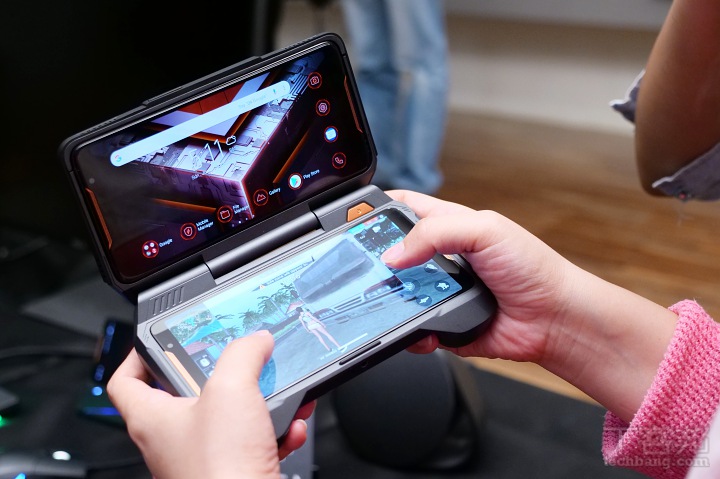 手機/掌機/桌機自在變換，ASUS 電競手機 ROG Phone 同場4大配件讓你玩更狂