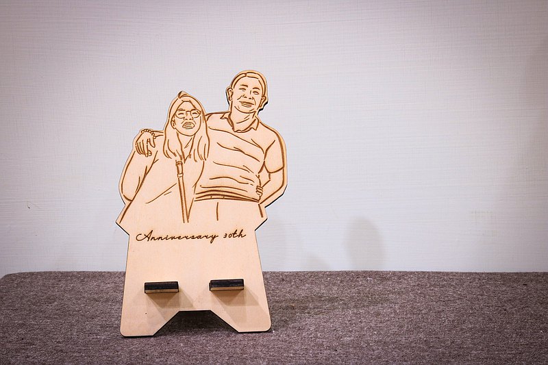 客製化手機支架 似顏繪 手機架 人形立牌 雷雕文字 最佳禮物選擇