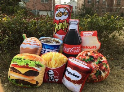 創意食物抱枕 高級短毛絨面料填充安全pp棉 柔軟親膚性佳，清洗方便易乾（不可烘乾） 下單時請留言註明 薯條/漢堡/星巴克/披薩/哈根達斯 其他（可樂/養樂多/品克$359請至賣場他處下單）