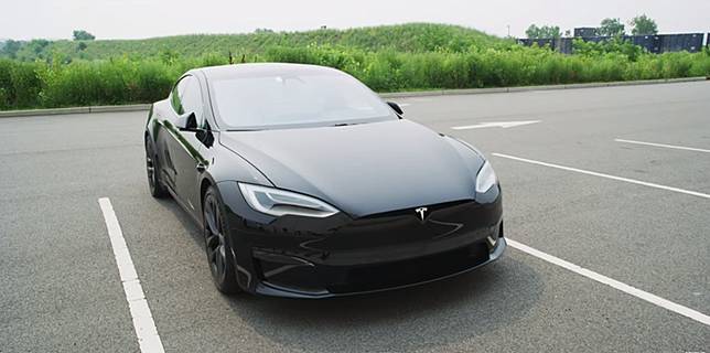 Mkbhd 新款tesla Model S Plaid 的yoke 方向盤有許多改善空間 電腦王阿達 Line Today