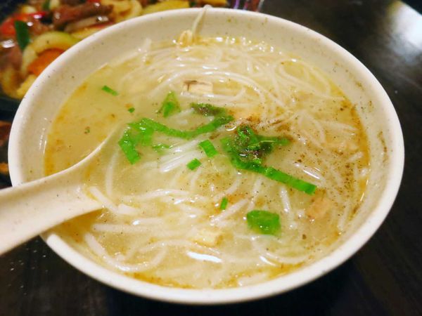 【台北美食】米粉伯鯕魚米粉-40年的美味米粉湯