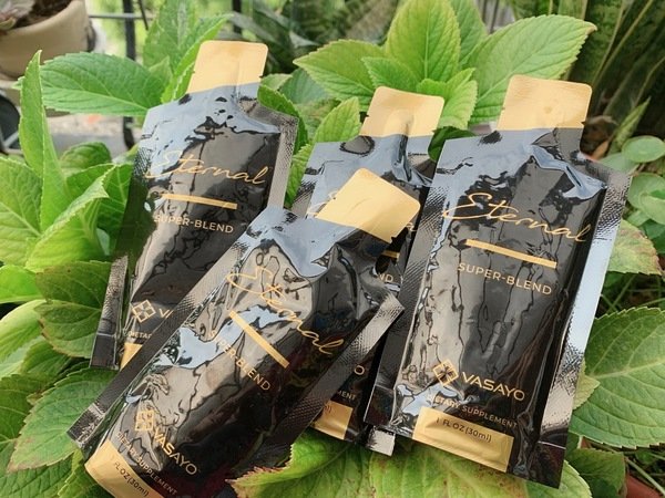 倪倪愛健康－（膠原蛋白飲推薦）歐美明星網紅名媛維持體態全方位肌膚Q彈、美白、光澤三合一的新寵兒-VASAYO維善優 優恆青春飲 Eternal 開箱直擊分享