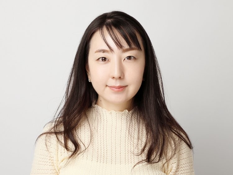 アウトバストリートメントのつけ方でまとまりの良い髪に 広がりやすい髪の一因であるダメージケア