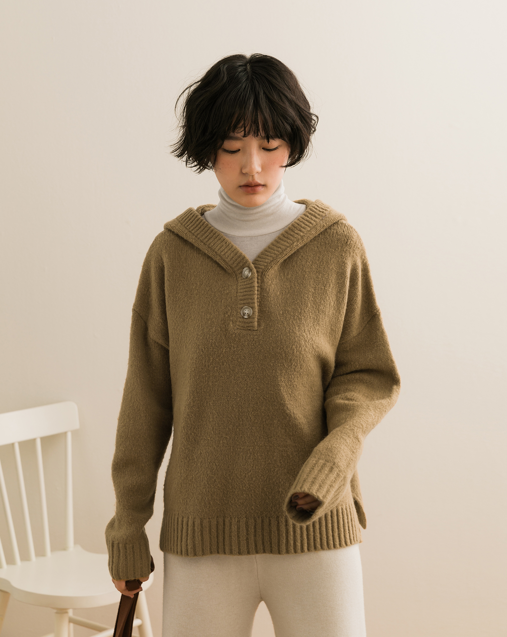 雙側開衩/Q彈澎澎感面料/連帽造型