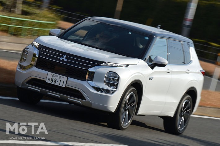 これは 理想の車中泊カー だ 三菱 新型アウトランダーで車中泊が出来るか実際に試してみた Mota