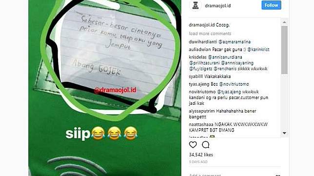 Anda Pasti Tertawa Lihat Tulisan di Helm Ojek Online Ini