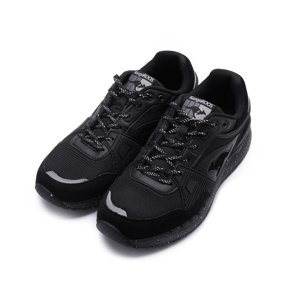 異質拼接打造復古元素鞋款雙側立體護片強化包覆支撐性鞋身反光飾片提升辨識度規格/尺碼：25.5 / 26 / 26.5 / 27 / 27.5 / 28 / 29單腳重：377 g長 / 寬 / 高：3