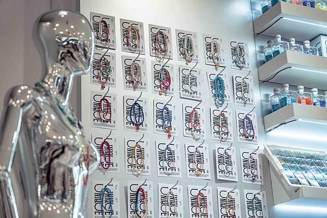 「潮頑實驗室 Unique Lab」快閃店座落板橋大遠百！結合復古時尚，讓女孩們自己動手做串珠