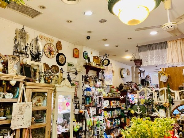 倪倪愛旅遊－『台中購物商圈推薦』台中在地人後花園小歐洲，綠意盎然異國購物散策－台中市大隆路商圈日韓、歐美私貨精品挖寶直擊分享