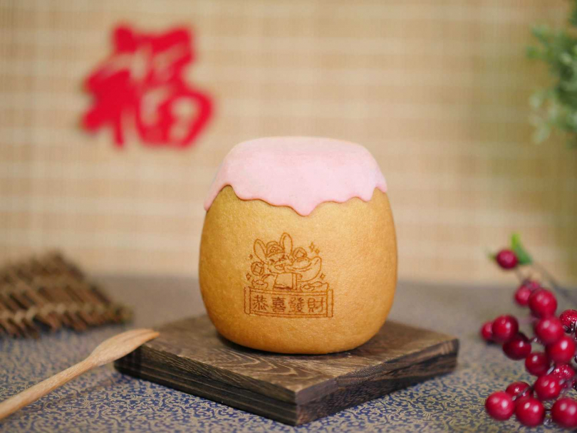 年節烙印金蛋年輪。(圖／元樂年輪蛋糕專賣店提供)