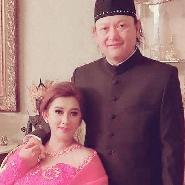 Rika Callebaut bersama sang suami, Ari Sigit