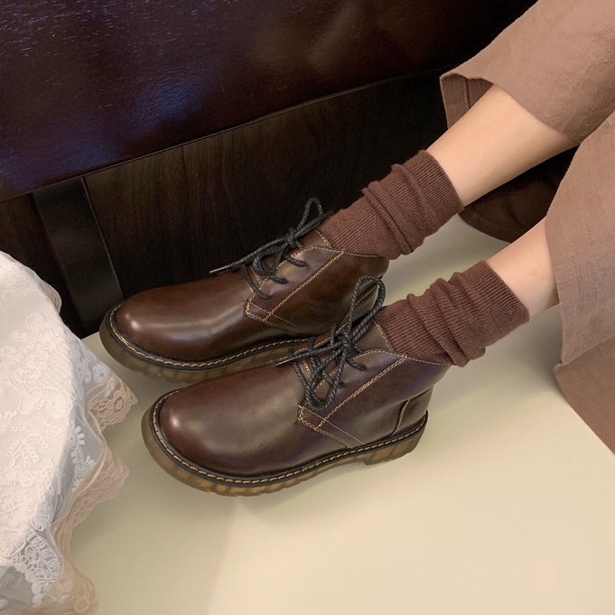 PU靴筒面材質：PU靴筒內裡材質：人造短毛絨僅供參考 不做實際標準 12.16單位：厘米。平鋪手工量測尺寸，可能有3-5釐米誤差哦，僅做參考！【買家須知】1關注賣場，點讚三個商品截圖聯繫聊聊，下單立減