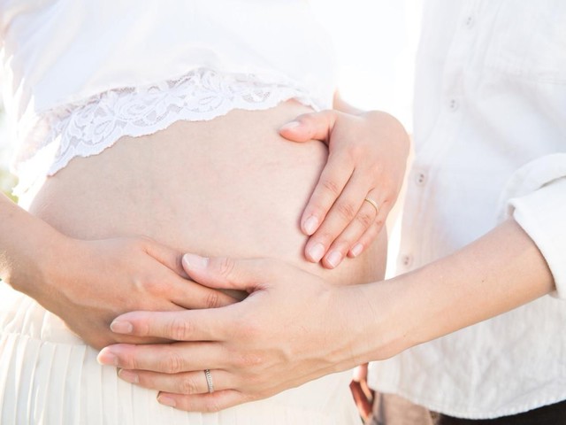 妊娠中 お腹が膨らみ始める時期はいつから 体験談も紹介 ママリ Mamari