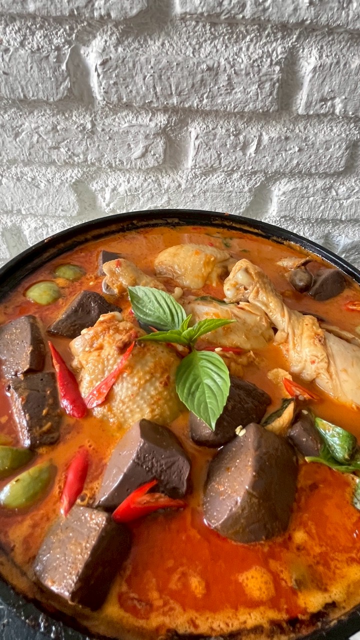 แกงเผ็ดเฮา (Kaeng Phet House)