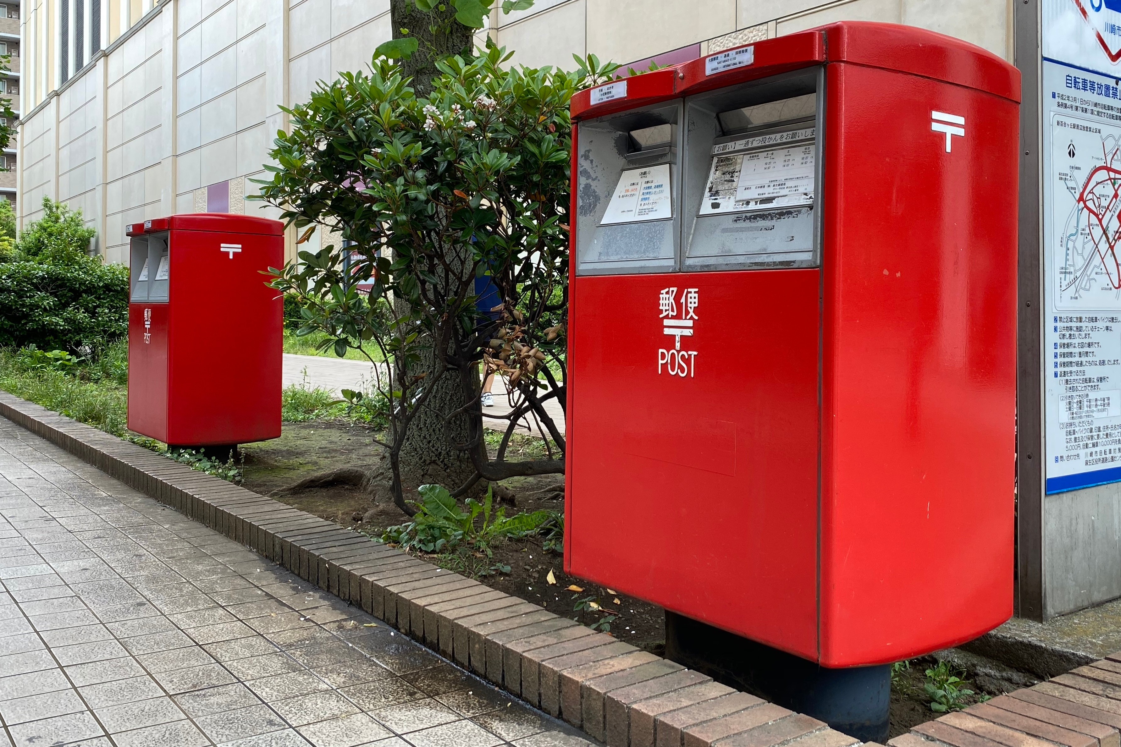 都会の珍スポット 横並びポスト 3本並びは全国3つだけ