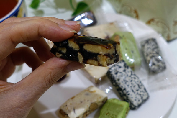 淡水必買老街伴手禮-愛牧手作工坊牛軋餅、豬肉紙，手工製作低糖配方淡水手信，好吃網購零嘴，外國人喜歡的台灣伴手禮