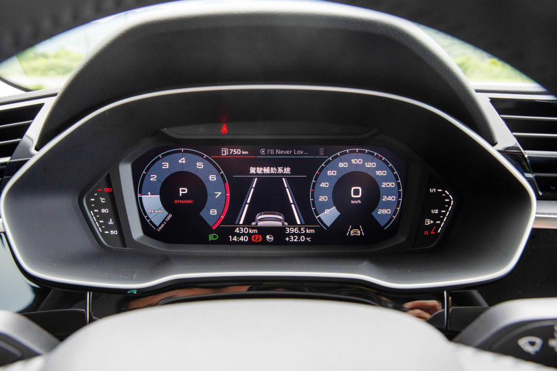 數位儀表板標配10.25吋，所有的行車資訊都能一覽無遺。（圖／黃耀徵攝）