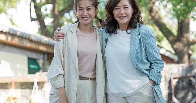 62歲恬妞凍齡演出　與方志友秀母女臉