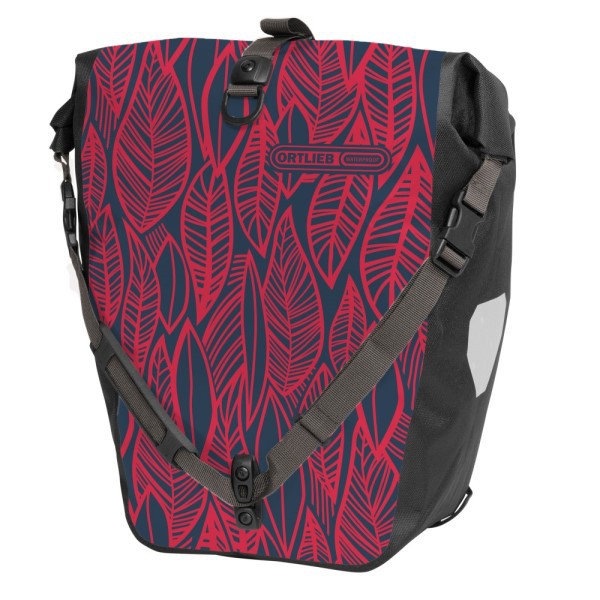 德國製造Ortlieb 防水腳踏車袋、自行車袋、單車袋、馬鞍袋設計揹負裝置，附肩帶，可另購背架搭配使用QL2.1系統除了架在自行車上,可手提、可掛、肩背、另購買背架可後背!類別：亮面防水馬鞍袋-肩背四