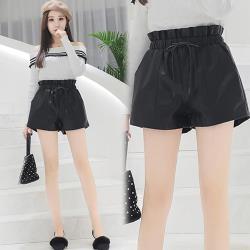 ◎無論華麗復古 可愛俏皮 小資熟女都適合|◎快來選購妳的美麗服裝 令男孩怦然心動穿衣學|◎品牌:K.W.品牌定位:流行品牌品牌國家:韓國種類:褲子款式:短褲適穿性別:女生顏色:黑色系適穿季節:春夏主材