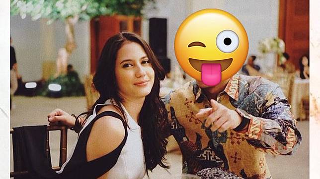 Unggah Foto Bersama Seorang Pria, Pevita Pearce Buat Netizen Patah Hati Jilid 2!