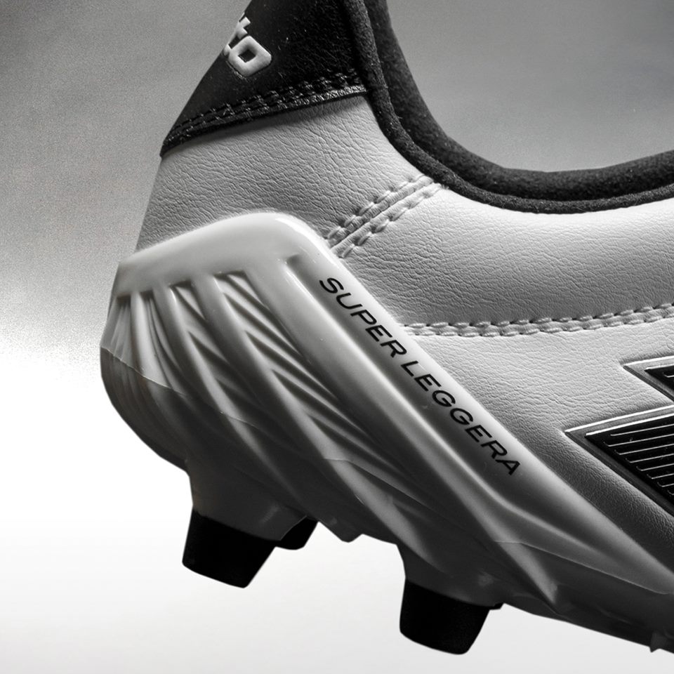 硬質結構承托後腳跟賦予穩固安定感