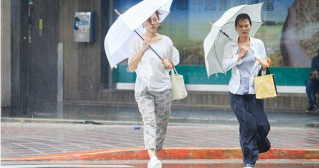 周一起變天轉涼！日夜溫差大　北部、東北部連下6天雨