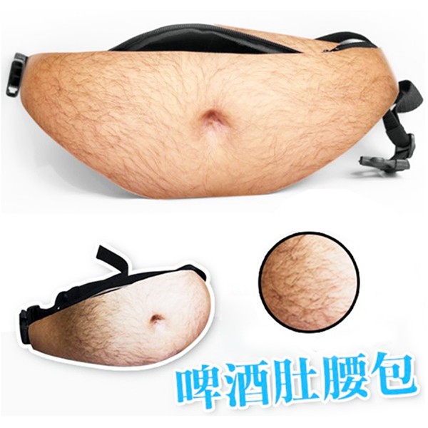 【產品特色】幽默惡搞老爸啤酒肚腰包毫無違和感，回頭率百分百超逼真，完全融入在身上【產品規格】材質： PU尺寸： 42 x 19 cm淨重： 210 g【產品內容】1 X 啤酒肚 腰包#啤酒肚 #腰包