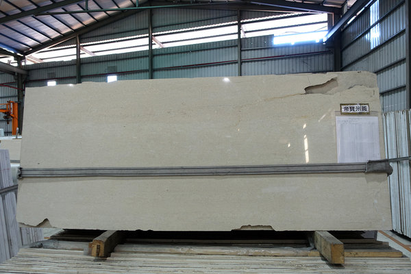 銀狐大理石-八里聯利石材，大理石材推薦，翡翠、瑞士白大理石，白色系大理石，電視牆、玄關、浴室、檯面適用大理石，有礦山自產自銷的大理石材廠推薦