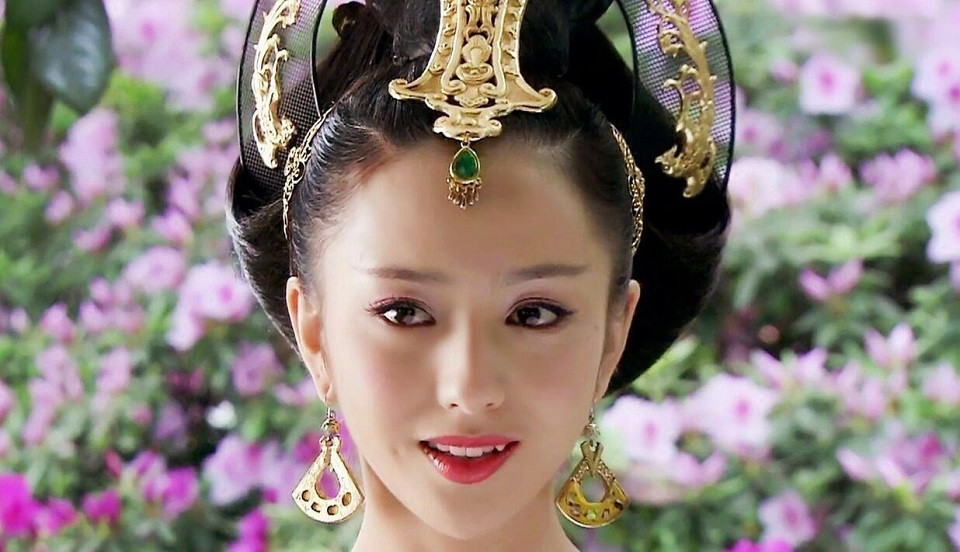 古裝劇「美絕人寰的皇后造型」6：佟麗婭 飾演《母儀天下》趙飛燕