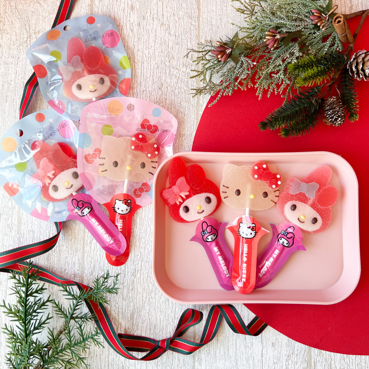 7-11「三麗鷗周邊」開賣！三麗鷗抓抓機公仔、KITTY棒棒糖太萌，KITTY50週年3C系列必收