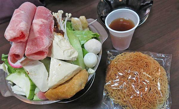 【蘆洲美食】胖老哥小火鍋-份量大的美味小火鍋 【蘆洲美食】胖老哥小火鍋-份量大的美味小火鍋