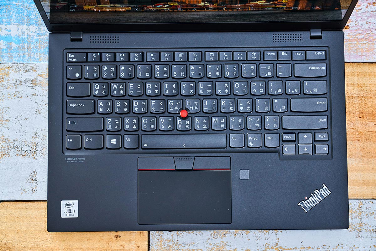輕薄依舊，全能高效：第 8 代 ThinkPad X1 Carbon 開箱與深度評測：最強商務輕薄筆電再臨！