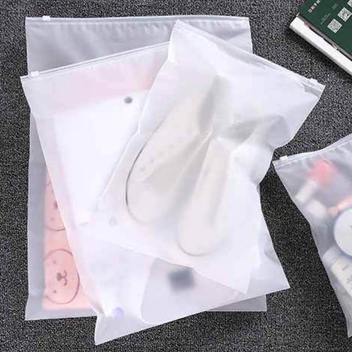 商品規格 材質eve 尺寸s-20x28cm(+/-5%) 霧面半透明設計容易找到需要物品 大小尺寸都有.條理分明的放置所須用品 也可依照個人需求分開購買您所需要的尺寸 防水eve 材質 可將盥洗用品