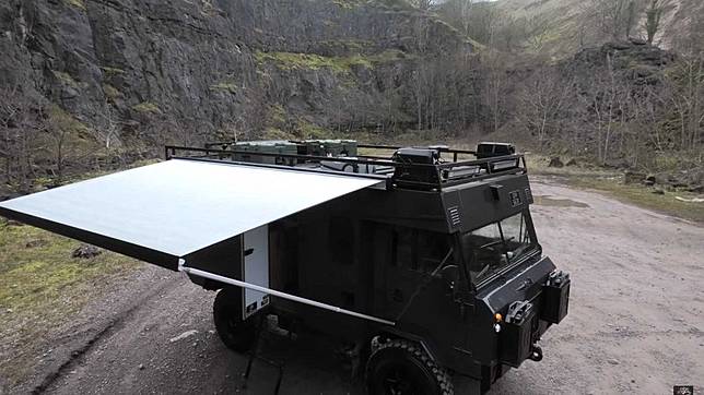 Land Rover 101軍用救護車化身成為超耐用的改造露營車 Digimobee Line Today