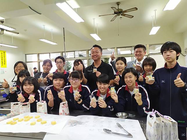 影 鳳梨酥擄獲東瀛客味蕾日本新庄東高校體驗台灣味 Nownews 今日新聞 Line Today