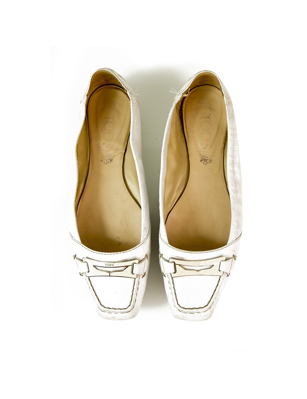 細節：品牌：Tods風格：鹿皮鞋顏色：白色尺寸：37材質：皮革狀態：7.5可見的磨損，很好用的物品，腳趾磨損，並且顏色淺：s0651 類別：鞋子平底鞋和芭蕾舞鞋 品牌：Tods 材質：皮革 季節：所有