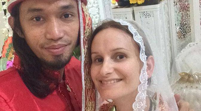 Usai Nikahi Bule Prancis, Mantan Pengamen Bakal Kenalkan Islam |  Liputan6.com | LINE TODAY