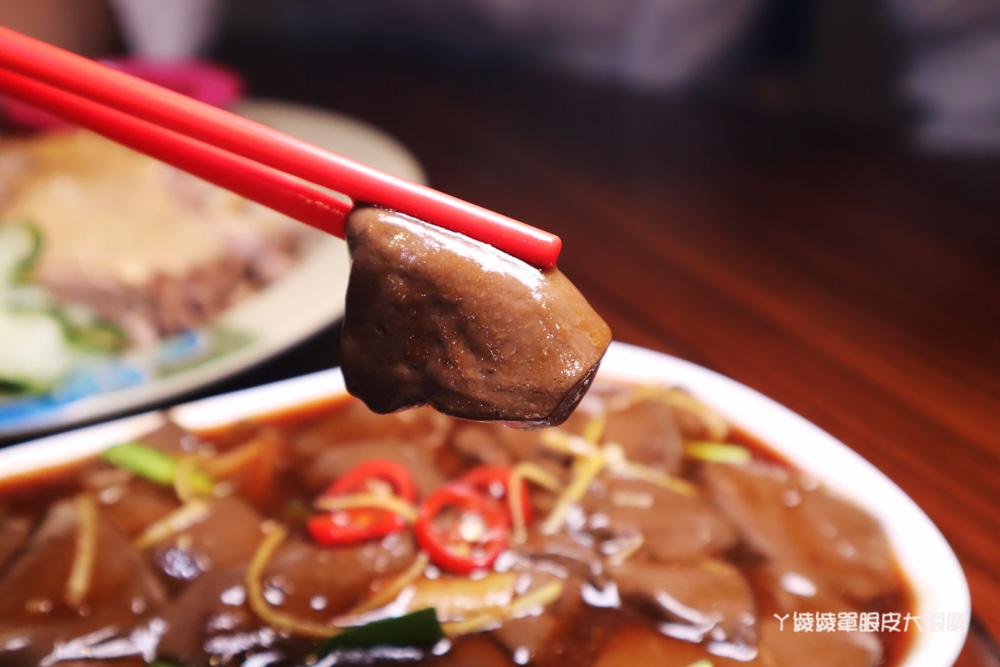 新竹美食推薦廟口鴨香飯！城隍廟口人氣美食小吃，必吃炒鴨血、炸餛飩、炒三杯鴨肉