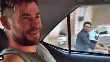 嚇傻！克里斯漢斯沃遇到超狂印度粉絲「摩托車追星」，勸導後反而追車人數越來越多！